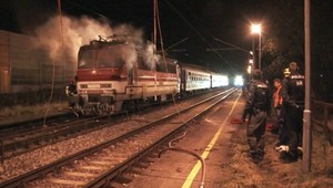 Pri Žiari horel vlak, cestujúcich museli evakuovať