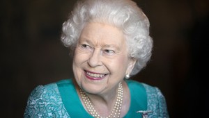 Cenný ako korunovačné klenoty. Kráľovnin denník smie čítať iba JEDEN človek!