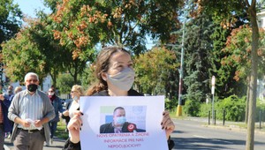 Úrad vlády odrazu prestal využívať tlmočníkov do posunkovej reči. Za pol roka nedostali žiaden plat