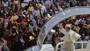 Pápež dorazil do Stredoafrickej republiky, tajné služby sa boja o jeho bezpečnosť