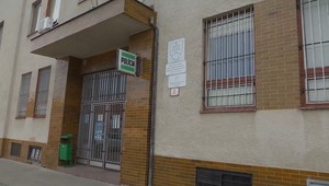 Seniorka naletela na podvod: Pod stromom nechala celoživotné úspory