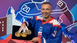 Višňovského zlatá partia v Bratislave vyzve české hokejové legendy