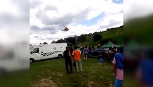 Nehoda na pretekoch: Motocyklista narazil do divákov a zranil štyri deti