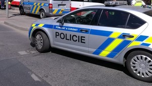 Polícia pátra po totožnosti ženy, ktorá sa obesila na detskom ihrisku