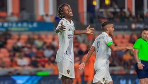 Strelený gól narušil zásnuby na tribúne. LA pošle "odškodné"