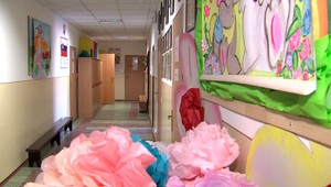 Diskriminácia či pozitívna motivácia? Rodičia žiakov v rómskej osade majú platiť za družinu o polovicu menšie poplatky