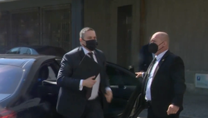 Kauza uniknutej utajenej správy pokračuje: Do budovy parlamentu prišiel šéf SIS Michal Aláč