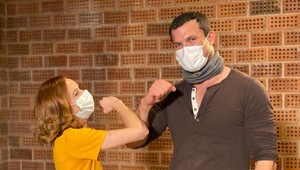 Pauhofová a Koleník vyzývajú ľudí, aby pomáhali osamelým seniorom