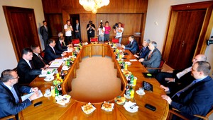 Fico sa stretol s lídrami politických strán a riešili euro