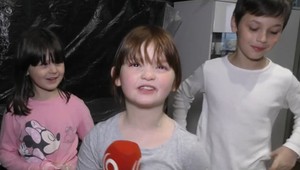 Otec s tromi deťmi žil na pokraji chudoby. Rodinka má konečne dôstojné bývanie