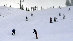 Tatry plné lyžiarov. Sezóna sa začala