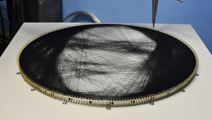 Robotické umenie pokorí človeka: Vytvára dokonalé obrazy z nitiek