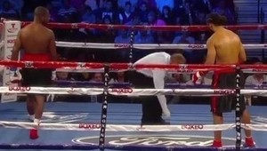 Čakal sms od priateľky? Boxeristovi vypadol mobil počas zápasu!