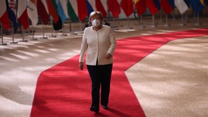 Tretí deň kľúčového eurosummitu: Rokovanie začalo po skupinkách. Merkelová dnes neočakáva výsledok