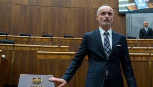 Mimoriadny výbor o záveroch SIS: Poslancov rozdeľuje činnosť tajných služieb