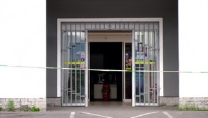 Tisícová krádež na Horehroní. V Brezne niekto do rána vykradol predajňu potravín