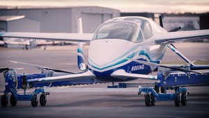 Koniec postávaniu v kolónach: Lietajúci taxík od Boeingu má za sebou prvý skúšobný let
