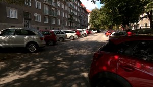 Vodič, ktorý sa zrazil s funkcionárom NAKA tvrdí, že policajt sa snažil situáciu ututlať