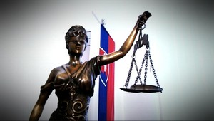 Exekútor zablokoval auto, dva roky stojí na dvore