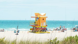 VIDEO:  V Miami sa medzi návštevníkov pláže zrútil vrtuľník