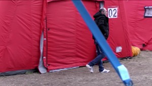 Utečenecký tábor v Humennom funguje ako dokonalý stroj. Ukrajinci na jednom mieste dostanú bývanie aj prácu