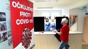 Minister Lengvarský očkoval, iní ministri pomáhali s registráciou. Začala sa vianočná očkovacia kampaň