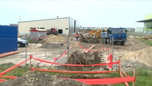 Desiatky miliónov na fabriku nepriniesli nič. Budovu ani neskolaudovali