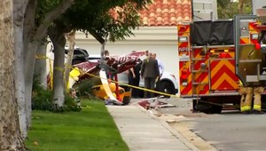 Hrozivé nešťastie. Vrtuľník nabúral do domu, traja ľudia zomreli