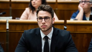 Šéf diplomacie Káčer, ale kto nahradí Klusa? Hovorí sa o mladom poslancovi z OĽaNO