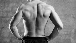 Známy slovenský herec sa začal na spoločenskej akcii vyzliekať!