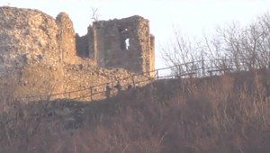 Starostovia slovenských obcí v obavách: Ľudia húfne navštevujú pamiatky ako počas turistickej sezóny