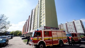 Tomáš (21), ktorý podpálil byt, vyskočil z okna a zasiahol robotníka, bude pykať