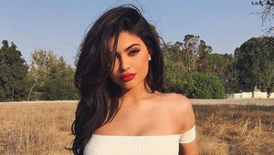 Paparaci nachytali Kylie Jenner BEZ MEJKAPU a príčeskov: Spoznali by ste ju? My asi ťažko!