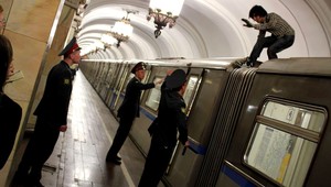 Train surfing: nový ruský šport alebo sociálny problém?