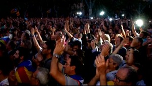 Nezávislosť Katalánska sa odkladá. Madrid ale priateľskú tvár neukázal