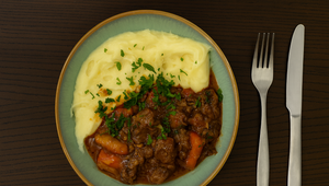 HLAVNÉ JEDLO - Hovädzie mäso so zemiakovou kašou