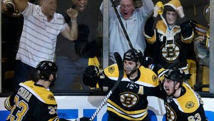 Boston rozhodol v 96. minúte, nad Pittsburgom vedie už 3:0