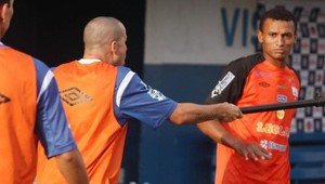 V Brazílii hráč zneškodnil súpera statívom od fotoaparátu!