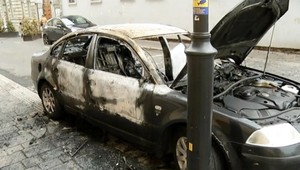 Počas jednej noci zhoreli dve autá. Jedno si majiteľ podpálil sám