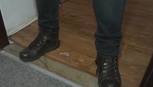 Muž sa najprv pokúsil ženu znásilniť, potom sa jej ospravedlnil a odišiel