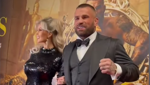 Veľkolepá premiéra filmu o Karlosovi, aj trpké odhalenie! Jeho vlastný brat ho vydieral, chcel milión!