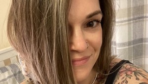 Táto žena je posadnutá slávnym raperom: Keď uvidíte jej telo, padne vám sánka!