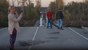 Bombardovali ich, stáli nad masovými hrobmi. Trojica Čechov aj tak neuverila, že je na Ukrajine vojna