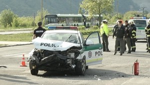 Vpálil do policajtov! 3 zranení, hrozil výbuch