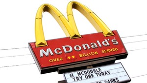 Extrémne pribral, McDonald's mu musí zaplatiť