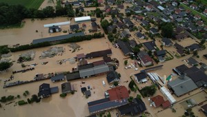 Slovinsko zasiahli ničivé záplavy. Ľudí odrezaných od sveta evakuuje armáda