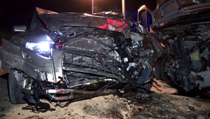 Čelná zrážka osobného auta a dodávky: Záchranárov šokoval pohľad na vinníka, šoféroval takmer nahý