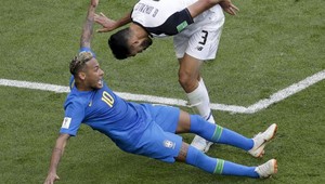 Keď Neymar spadne, zákazníci baru v Riu dostanú drink zadarmo