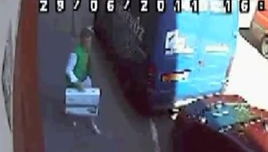 Drzý babrák! Ukradol monitor a veďla ležali milióny...