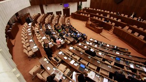 Šetria všetci okrem poslancov. Zvýšia si platy o 600€